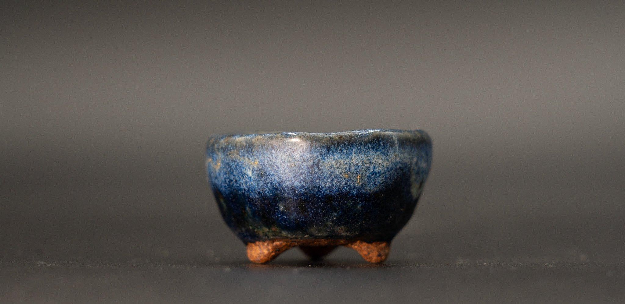 領 suibonsai さん コバルト釉海鼠釉円形三足小鉢 提供 2025年10月2日 撮影 1枚目 (4枚中)
